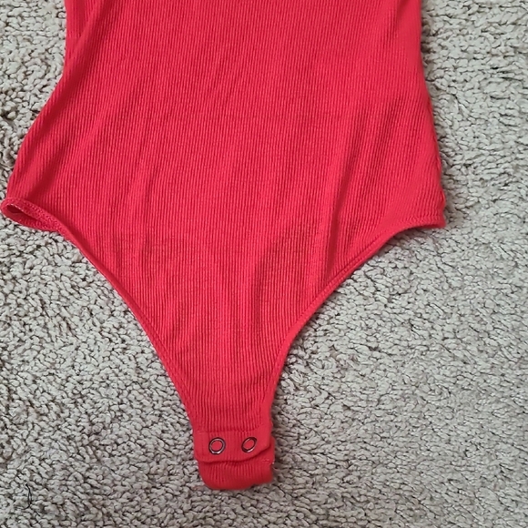 Express Fittes Long Sleeve Tie Shoulder Bodysuit - Picture 3 of 15